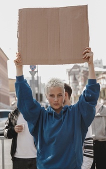 CARE-Studie zu Frauen in Konflikten: Internationale Gemeinschaft muss nachsitzenSchlechte Noten für GeberCARE fordert mehr Geld und Beteiligung für Frauenrechtsorganisationen in Krisengebieten