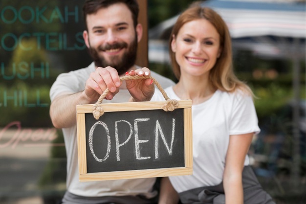 Cybersicherheitsunternehmen SafeToNet kauft deutsche Handyshops